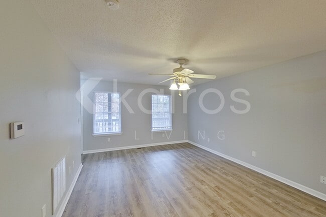 Building Photo - 516 22nd Ln NE