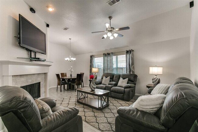 Building Photo - 5326 Kyla Cir