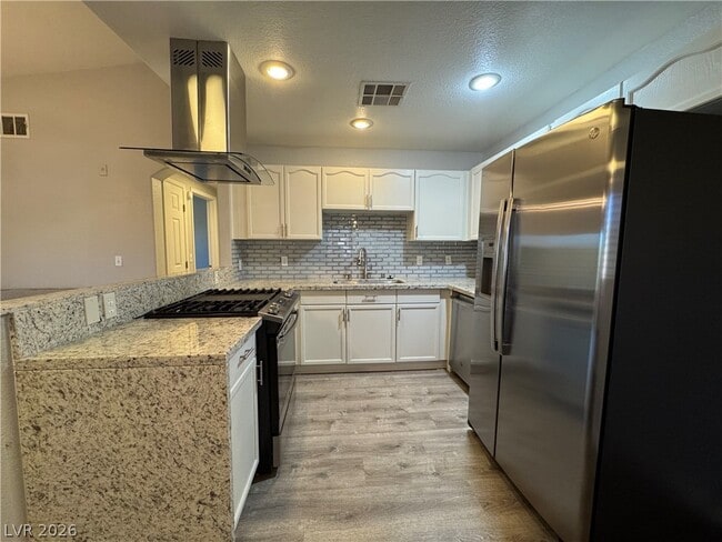 Building Photo - 401 Amber Pine St