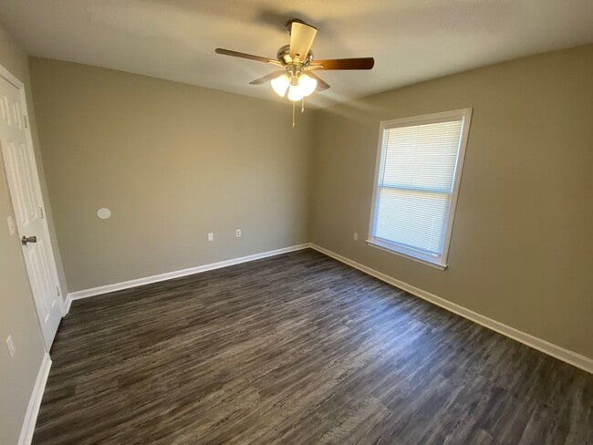 Building Photo - 230 Lanier Drive #45
