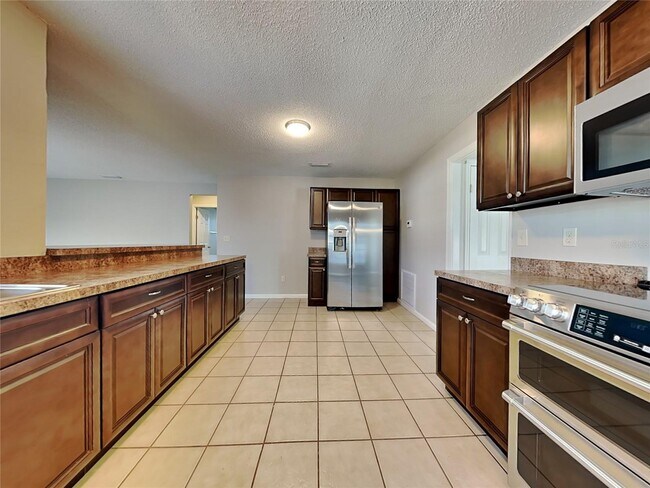 Foto del edificio - 646 Pine Forest Dr