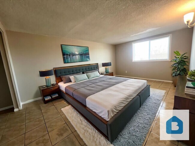 Foto del edificio - 4220 Loomis Ave