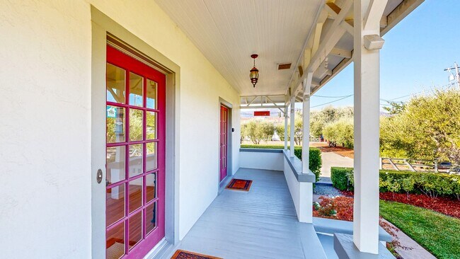 Foto del edificio - Charming 2 bedroom 1.5 bath plus office ho...