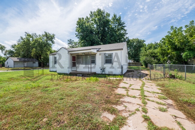Building Photo - 301 Lamar Ct
