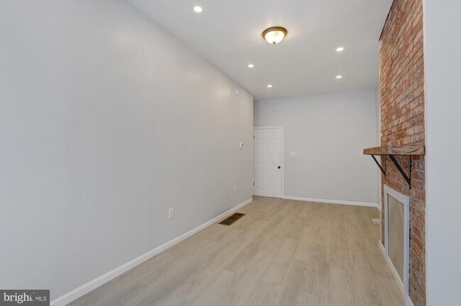 Foto del edificio - 2349 N Park Ave