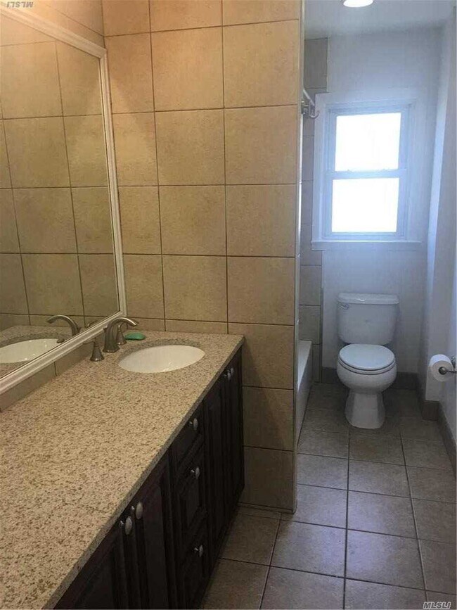 Foto del edificio - 72-32 243rd St
