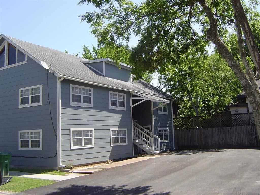 Primary Photo - 219 Stratford St