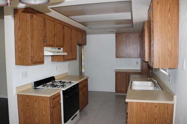 Foto del edificio - Cute 2 Bd 2 Ba Home 55+ Community!!!