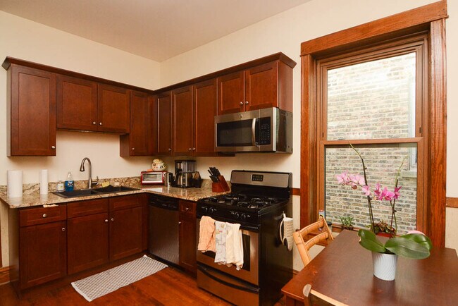 Foto del edificio - 1336 W Cornelia Ave