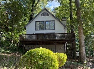 Building Photo - 8439 Lake Dr