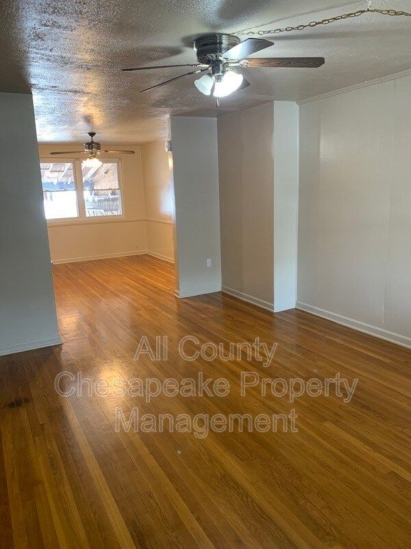 Building Photo - 4005 St Monica Dr