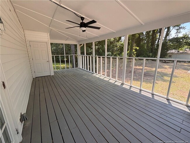 Building Photo - 929 Fleetwood Dr