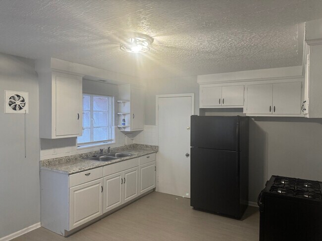 Foto del edificio - 5500 Chalmers St