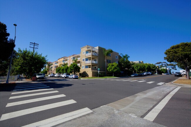 Building Photo - Gorgeous 3rd floor Corner Unit 3Bed/2Bath in Oceanside
