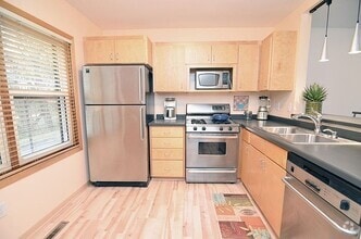 Building Photo - 244 3rd Ave NE