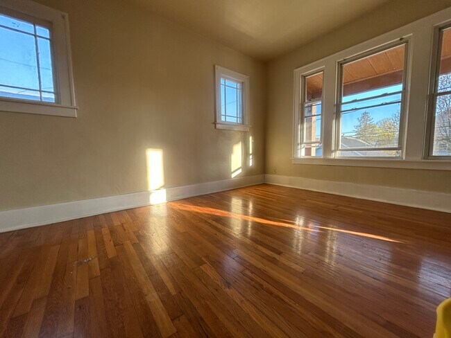Foto del edificio - 110 Hawthorne Ave