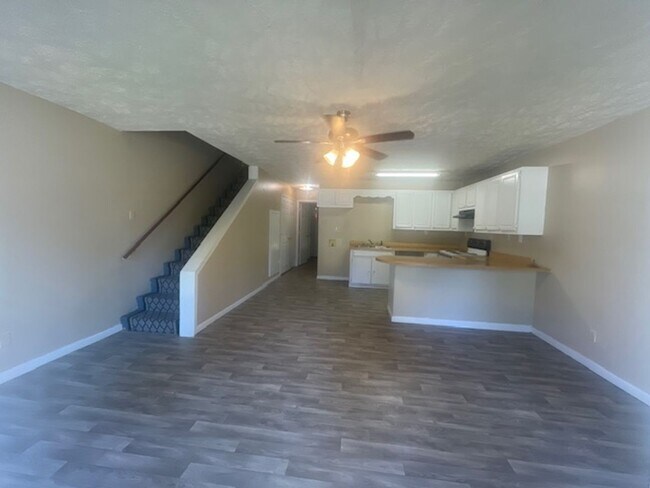 Building Photo - Renovated 3 Bedroom 2 Bath Home for Rent!
