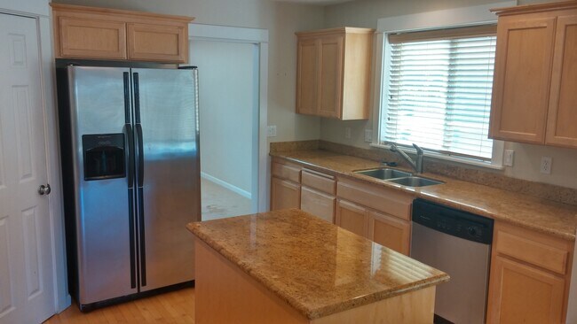 Building Photo - VIDEOTOUR: Gorgeous Home on Quiet Culdesac...