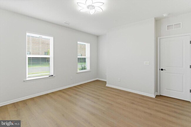 Foto del edificio - 4 Barton Ave