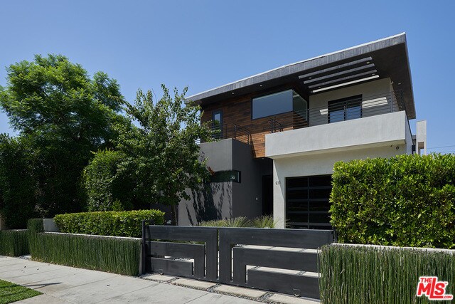 Building Photo - 415 N Martel Ave