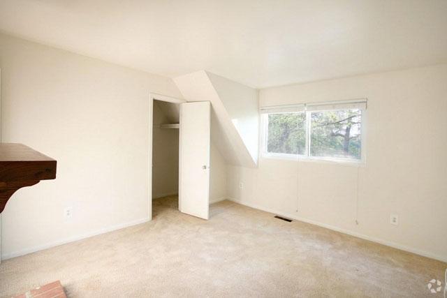 Habitación - Hollymead Square Townhomes