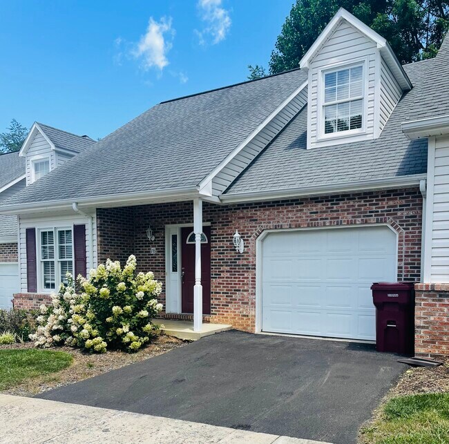 Foto del edificio - 28 Cherokee Ridge Ct