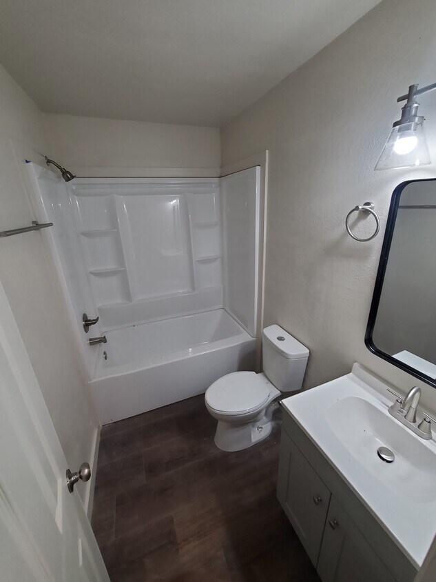 Foto del edificio - 450 E Church St