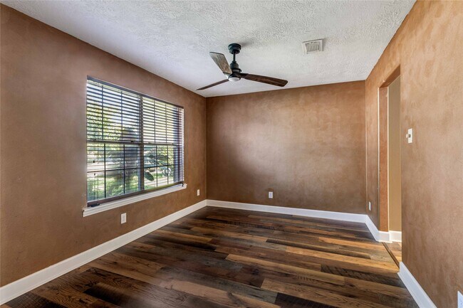 Foto del edificio - 4111 Boulder Dr