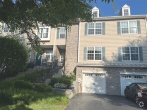 Building Photo - 890 Huntington Dr