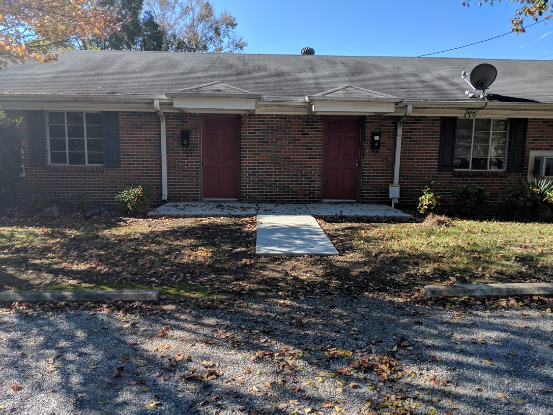 Primary Photo - 405 3rd Ave W