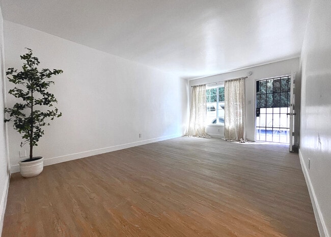 Building Photo - 1601 N Normandie Ave