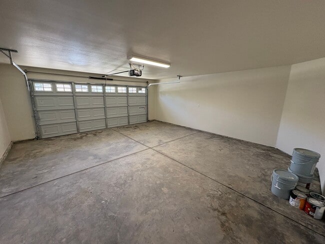 Building Photo - Newly Updated Home Available Now!