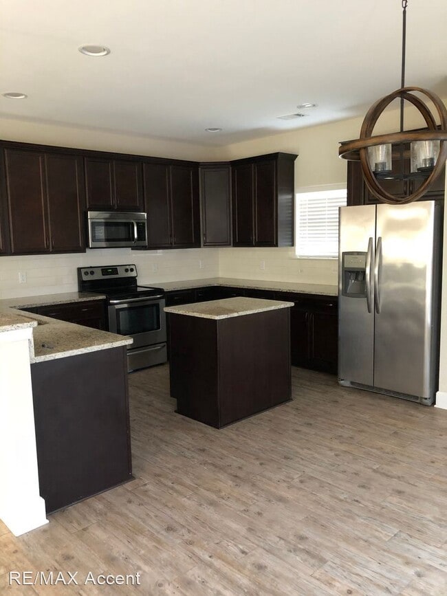 Building Photo - 4 br, 2.5 bath House - 221 Calm Oak Circle