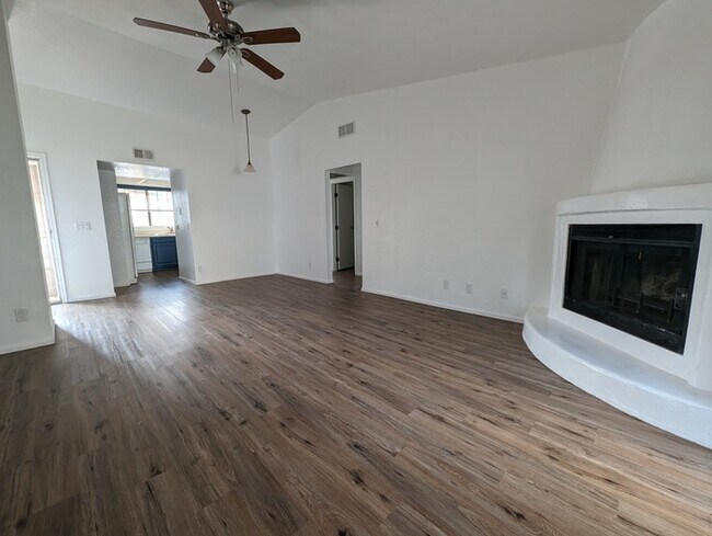 Building Photo - 15402 N 28th St