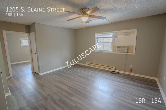 Foto del edificio - 1205 S Blaine St
