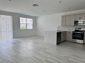 Building Photo - 123 SW 171st Ln