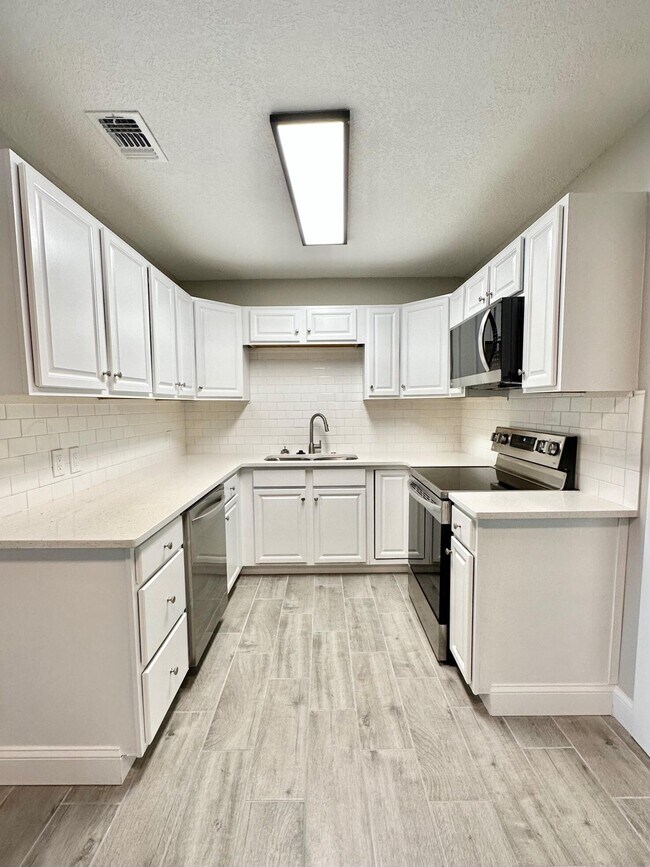 Building Photo - 113 Robinwood Dr SW