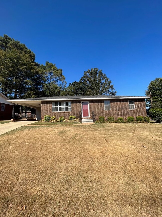 Building Photo - Updated 3-bedroom, 1.5-bath home