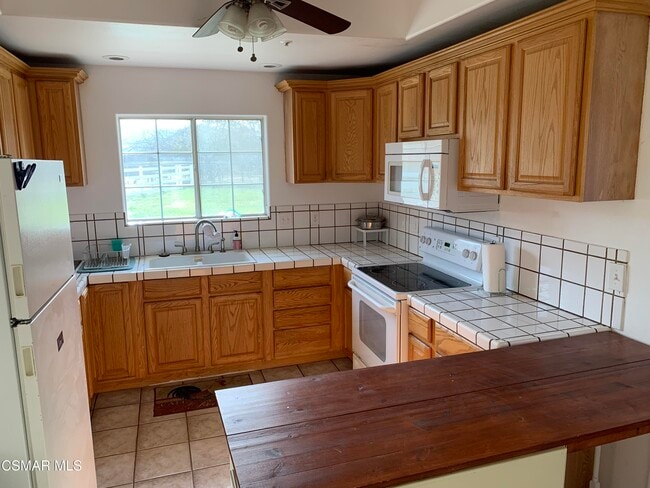 Building Photo - 5837 E Los Angeles Ave