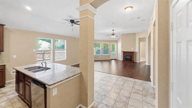 Foto del edificio - 15513 Landing Creek Ln