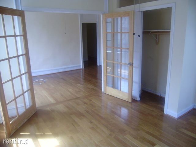 Building Photo - 3 br, 1 bath  - 125 La Salle St