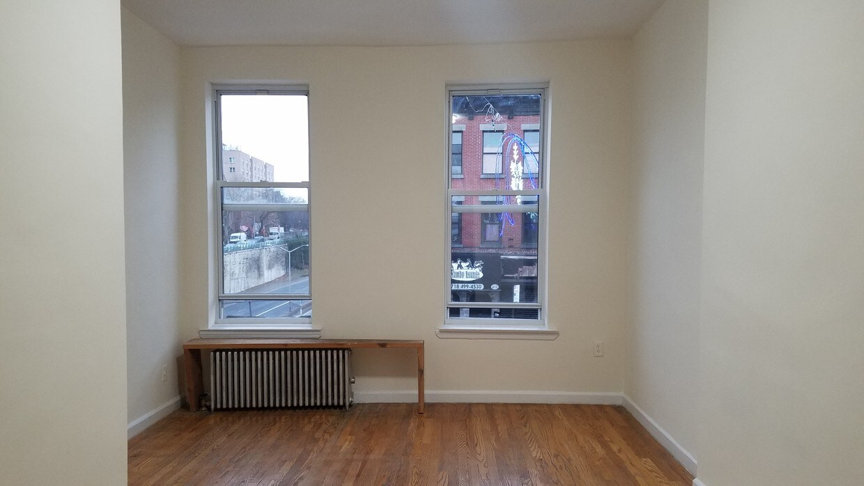 Primary Photo - 610 5th Ave