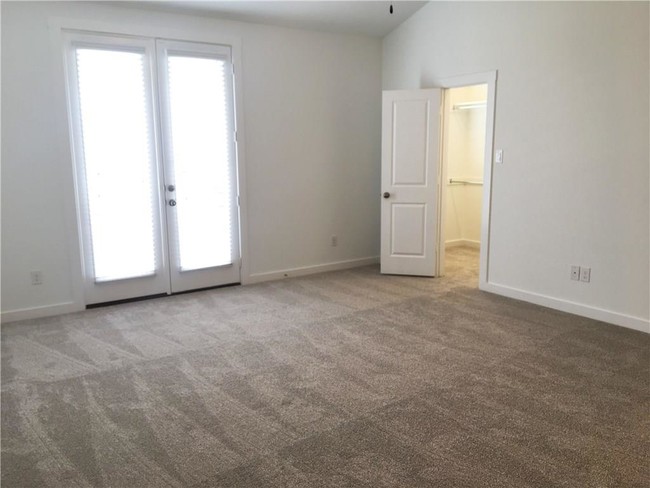 Building Photo - 430 Bonfield Dr