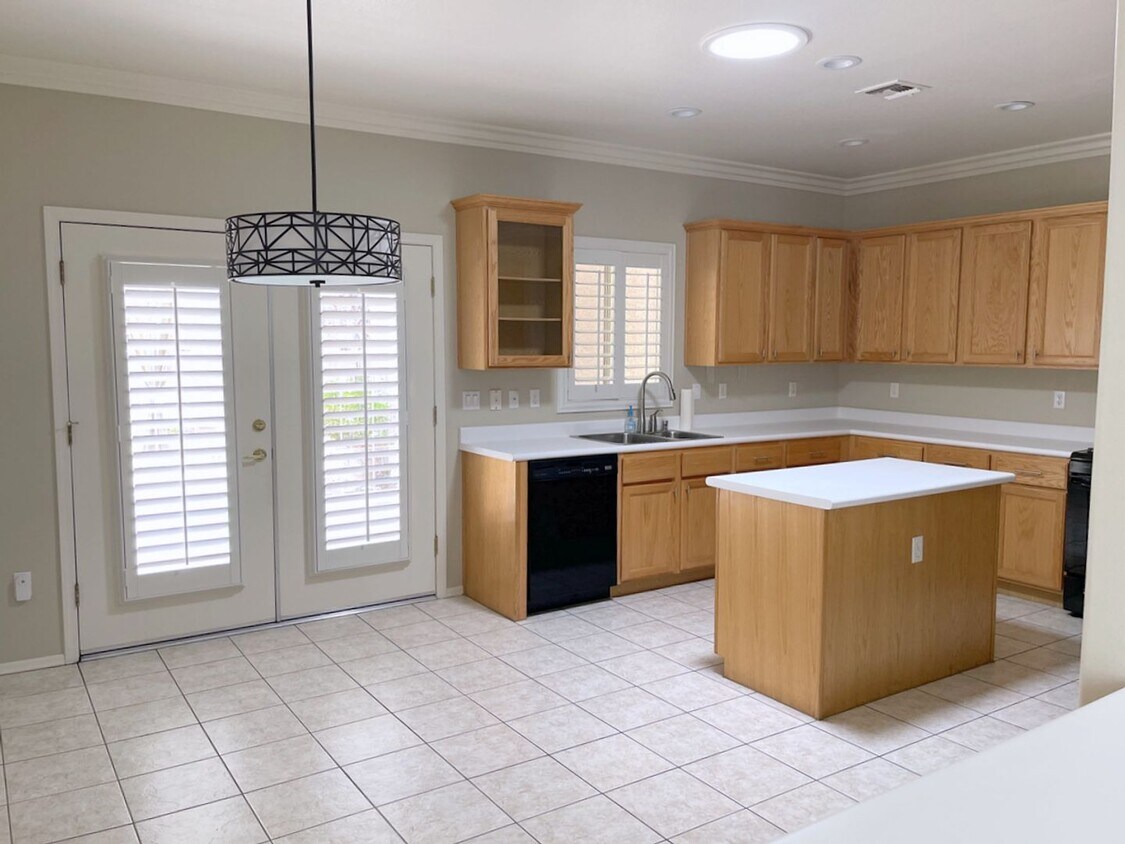 Primary Photo - Beautiful Single Story Home in Sun City Mc...