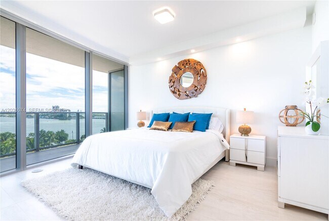 Foto del edificio - 488 NE 18th St