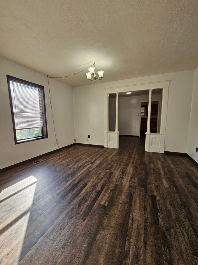 Foto del edificio - (3) Bed/(1) Bath in Purcell Avail NOWl!