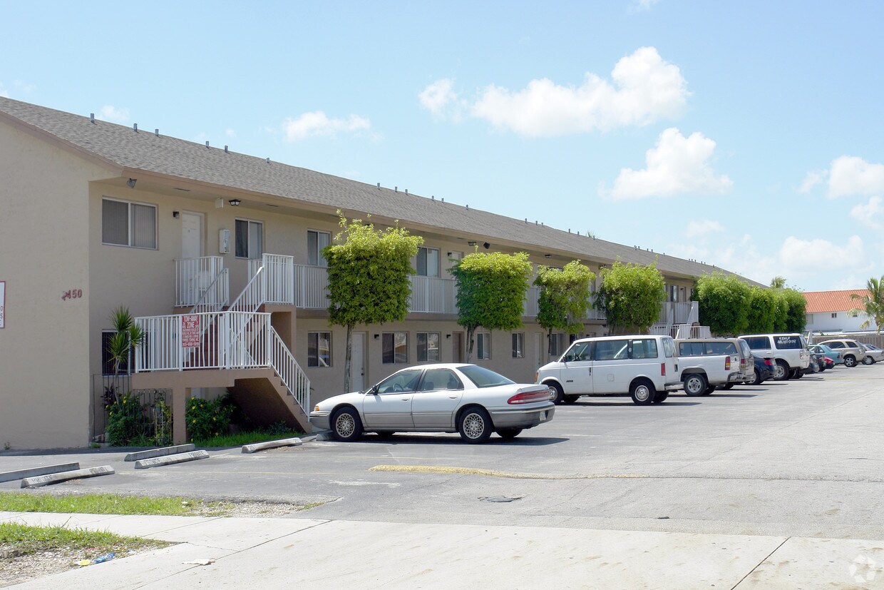 Garrido Apartments - 2450-2458 W 56th St