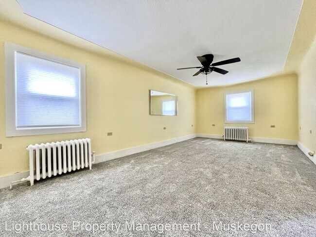 Building Photo - 3 br, 1 bath House - 1285 Giles