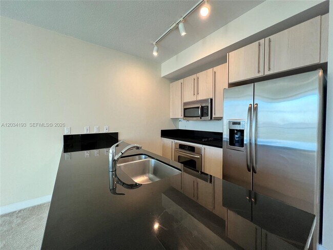 Foto del edificio - 79 SW 12th St