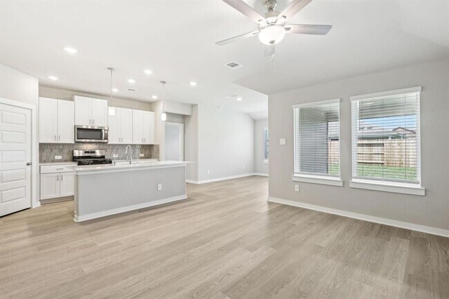 Building Photo - 14318 Azalea Tree Dr